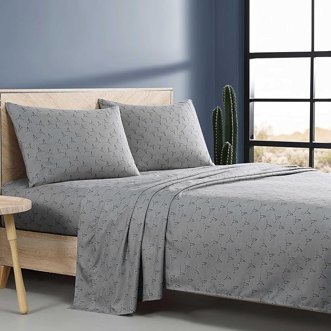 Wrangler - King Bed Sheets, Ultra-Soft & Lightweight Bedding with Matching Pillowcases, Lightweight Bed Set for All Season Comfort, Oeko-Tex Certified (Steer Skulls Grey)