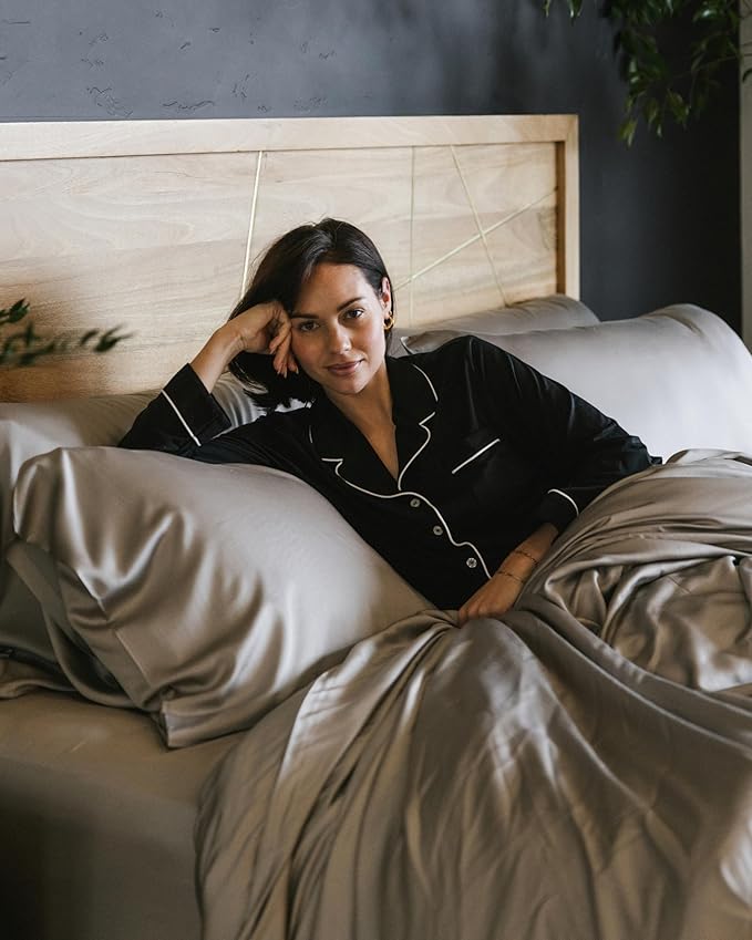 Cozy Earth Luxury Duvet Cover King - 100% Viscose from Bamboo - Ultra-Soft, Cooling & Lightweight Duvet Cover - Temperature-Regulating Bedding with Concealed Zip & Interior Snap Closures - Dove Grey