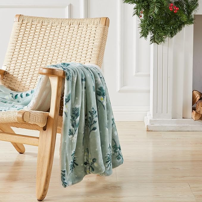 Fleece/Sherpa Throw Blanket - Super Soft Printed Blanket for Couch, Chair, or Bed - Cozy, Luxurious Plush Throw Blanket - Throw 50" x 60", Snowy Botanical