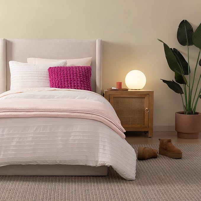 UGG Plush Twin Blanket, Soft Cozy Fleece Blanket for Bed, Luxury Fluffy Oversized Throw for Couch, Washable Hypoallergenic Twin Bedding, 66" x 90", Quartz Pink (Whitecap)