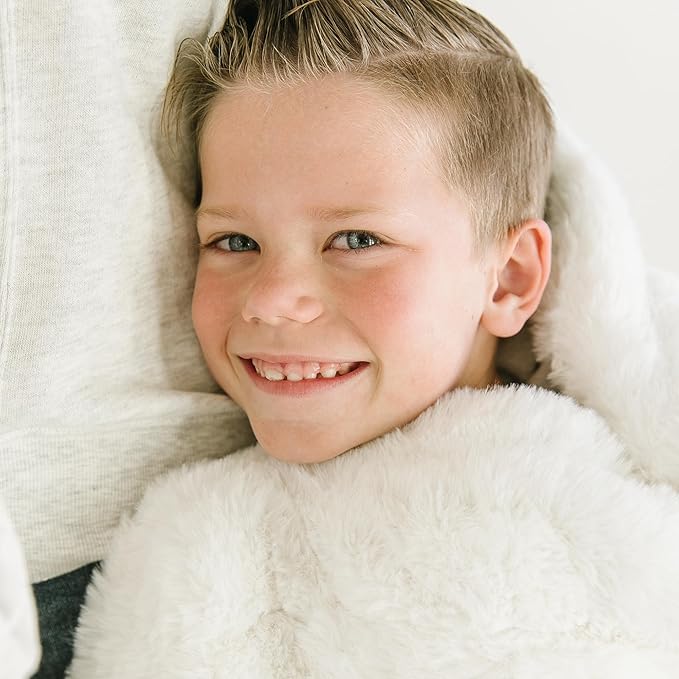 Minky Designs Polar Bear Minky Blanket – Ultra Soft Faux Fur Throw Blanket for Couch, Bed & Home – Fluffy, Warm & Luxurious – Chic Collection (Medium, 50x60)