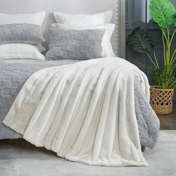 Cozy Bliss Faux Fur Throw Blanket for Couch, Cozy Warm Plush Striped Blanket for Sofa Bedroom Living Room, 90 * 90 Inches Beige