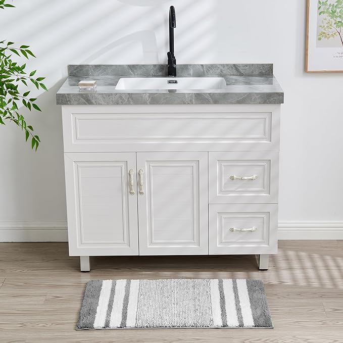 CozeCube Bath mats for Bathroom Non Slip, Fluffy Absorbent Microfiber Bath mat Washable, Aesthetic Bathroom Rugs, Cute Grey Striped Bath mat, Grey, 32" x 20"