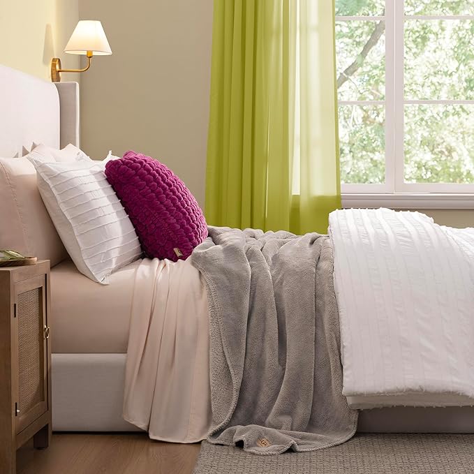 UGG Plush Cal King/King Blanket for Bed, Fleece Cozy Soft Blanket, Luxury Warm Extra Large Throw for Couch, Washable Hypoallergenic Bedding Essentials, 110" x 90", Seal Grey (Whitecap)