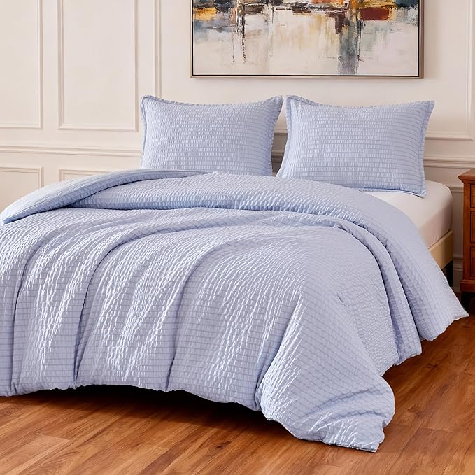 Amazon Basics Jacquard Geometric Microfiber 3-Piece Duvet Cover Set, Includes 1 Duvet Cover and 2 Pillow Shams, California King, Blue Striped