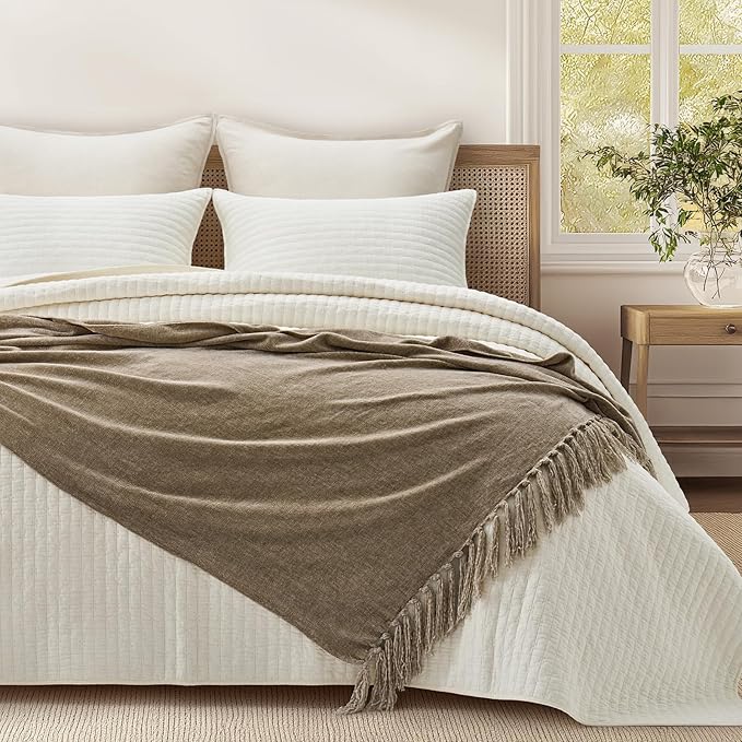 EVERGRACE Soft Chenille Throw Blanket for Couch, Cozy Plush Fuzzy Decorative Chenille Knit Throw Blanket with Tassels, Lightweight Blanket and Throws for Bed Sofa Gift Home Decor, Beige 50"x60"