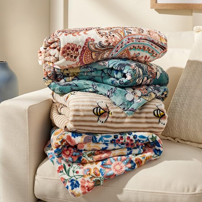 Vera Bradley Women's Disney Fleece Plush Throw Blanket