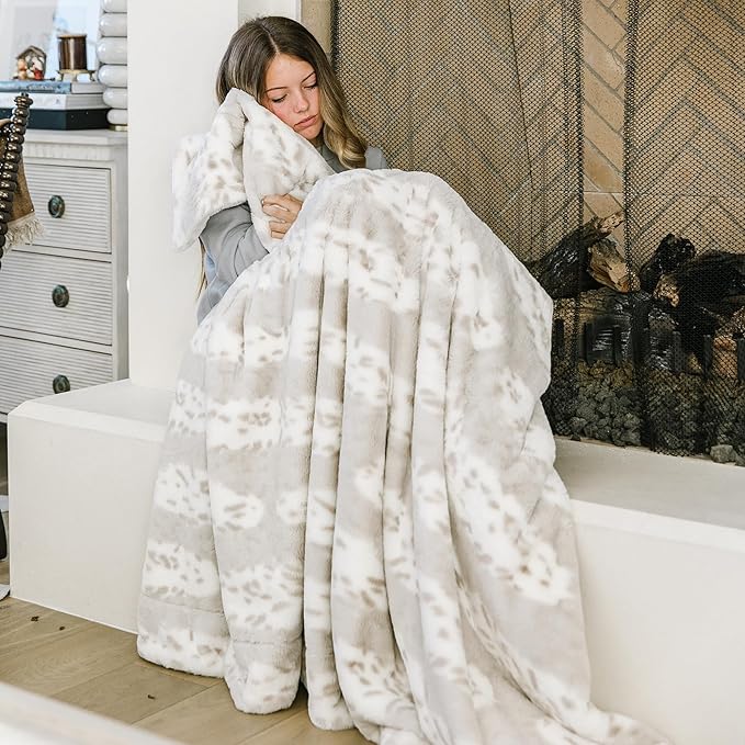 Minky Designs Arctic Lynx Minky Blanket – Ultra Soft Faux Fur Throw Blanket for Couch, Bed & Home – Fluffy, Warm & Luxurious – Posh Collection (X-Large, 60x84)
