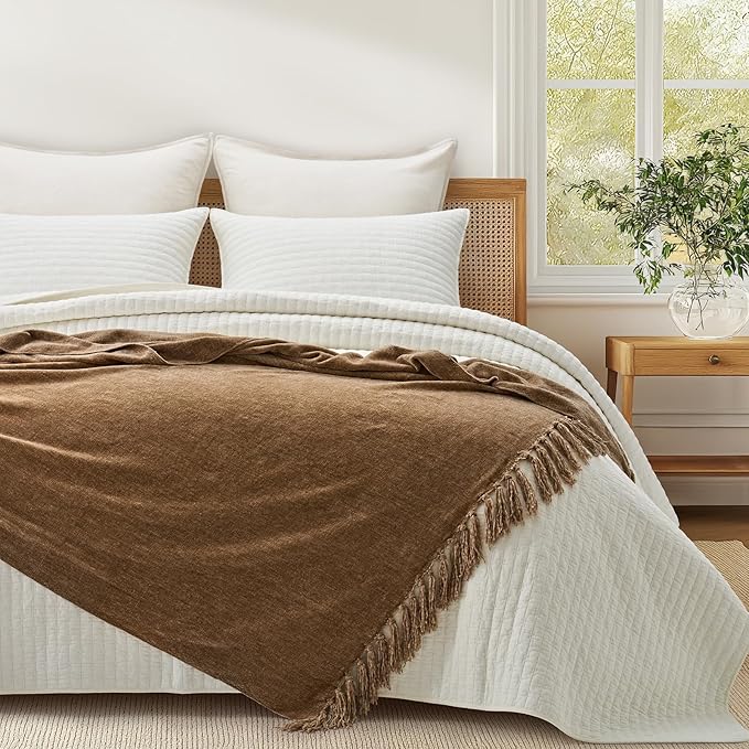 EVERGRACE Soft Chenille Throw Blanket for Couch, Cozy Plush Fuzzy Decorative Chenille Knit Throw Blanket with Tassels, Lightweight Blanket and Throws for Bed Sofa Gift Home Decor, Khaki 60"x80"