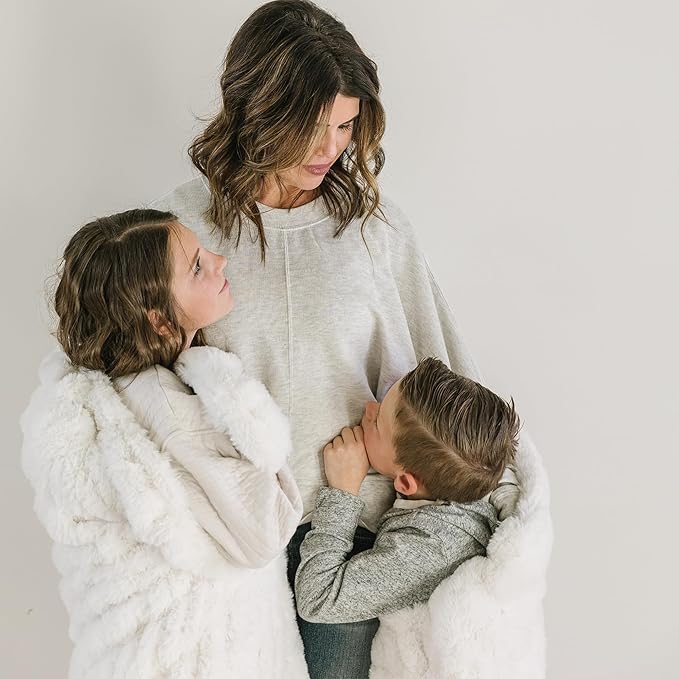 Minky Designs Polar Bear Minky Blanket – Ultra Soft Faux Fur Throw Blanket for Couch, Bed & Home – Fluffy, Warm & Luxurious – Chic Collection (Medium, 50x60)