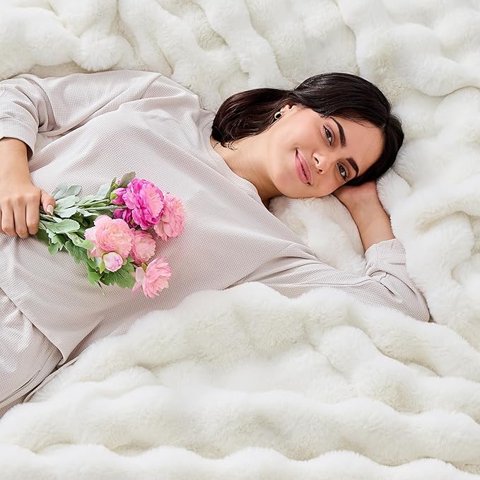 Fluffy Blanket for Couch Soft Luxury Faux Rabbit Fur Throw Cozy Fuzzy Plush Bubble Blanket Thick Warm Decorative Throw for Bed, Sofa (Queen Size 90''x90'', Cream White)