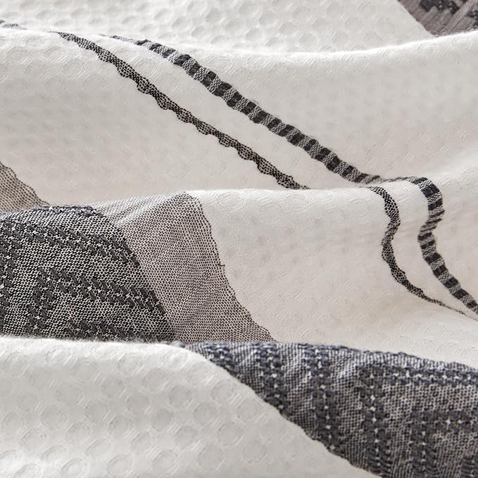 Amazon Basics Waffle Weave Microfiber 3-Piece Duvet Cover Set, Includes 1 Duvet Cover and 2 Pillow Shams, California King, Grey Striped