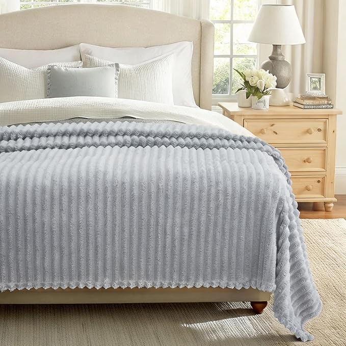 decorUhome Christmas Soft Fleece Light Grey Throw Blanket for Couch, Cozy Fluffy Plush Flannel Striped Blanket for Sofa Bed, Lightweight Decorative Ribbed Fuzzy Blanket for Woman, 50x60 Inches