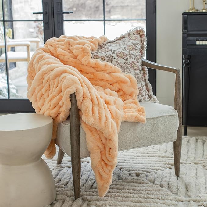 Minky Designs Passionate Peach Minky Blanket – Ultra Soft Faux Fur Throw Blanket for Couch, Bed & Home – Fluffy, Warm & Luxurious – Chic Collection (Medium, 50x60)