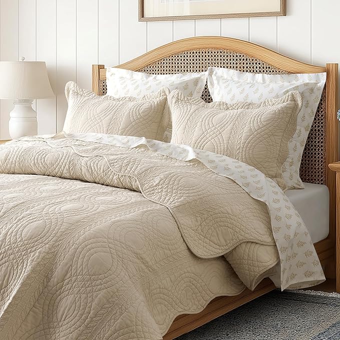 EVERGRACE 100% Cotton Scallop Quilt Set, Queen Size 3 Piece Set – Lightweight Bedspread with 2 Shams, Soft Prewashed Matelasse Coverlet for Cozy and Elegant Bedding, Flax Beige