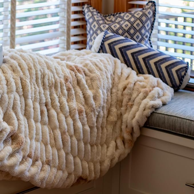 Minky Designs Crème Brulee Minky Blanket – Ultra Soft Faux Fur Throw Blanket for Couch, Bed & Home – Fluffy, Warm & Luxurious – Chic Collection (X-Large, 60x84)