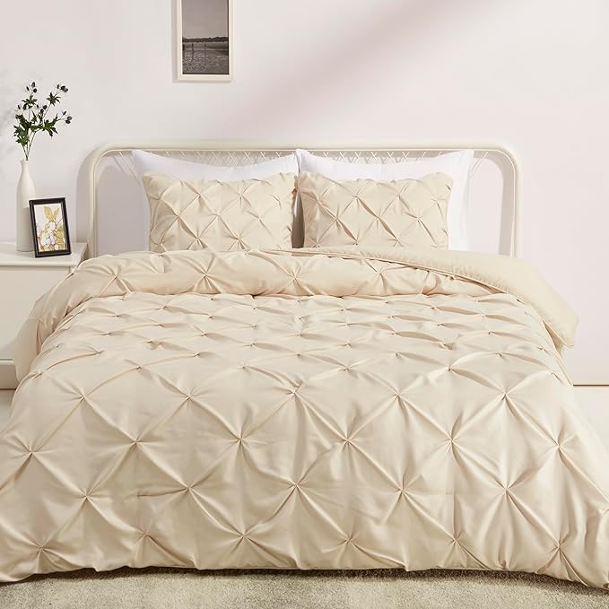 Amazon Basics Soft, Breathable Queen Size Comforter Sets, All-Season Down-Alternative 3-Piece Bedding Set, Pinch Pleat Design, Full/Queen Size, Beige
