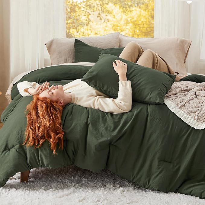 Bedsure Oversized King Comforter Set, Dark Green Soft Prewashed Bedding for All Seasons, 3 Pieces GentleSoft™ Down Alternative Bed Set, 1 Lightweight Comforter (120"x98") and 2 Pillowcases (20"x36")