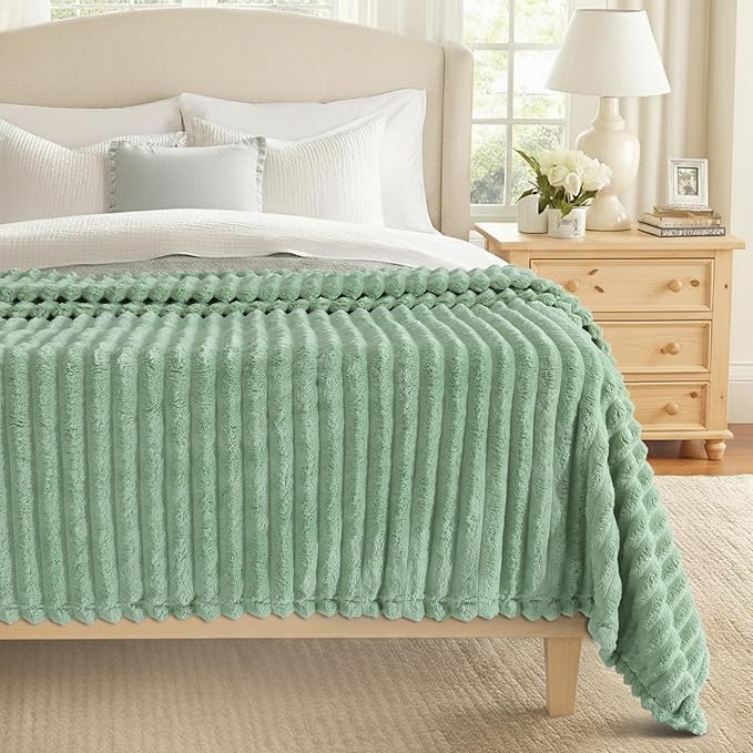 decorUhome Christmas Soft Fleece Sage Green Twin Blanket for Bed, Cozy Fluffy Plush Flannel Striped Throws for Couch Sofa, Lightweight Decorative Ribbed Fuzzy Blanket for Woman, 60x80 Inches