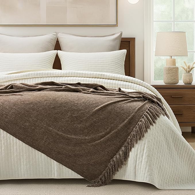 EVERGRACE Soft Chenille Throw Blanket for Couch, Cozy Plush Fuzzy Decorative Chenille Knit Throw Blanket with Tassels, Lightweight Blanket and Throws for Bed Sofa Gift Home Decor, Mocha Brown 60"x80"