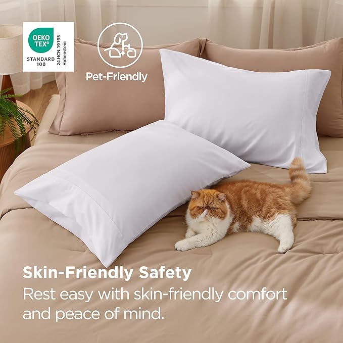 Bedsure Pillow Cases Standard Size Set of 2 - White Brushed Microfiber Pillowcases, Super Soft Pillowcase, Pillow Case Covers with Envelope Closure, Wrinkle, Fade and Stain Resistant, 20x26 Inches