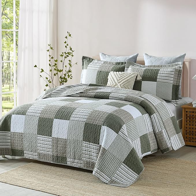 KALOOLA Moonbeam Green Plaid Queen Size Quilt Set - 100% Cotton Lightweight Breathable Quilted Bedspread, All-Season Queen Quilt Bedding Set 3 Pieces, Farmhouse Printed Coverlet for Cozy Comfort