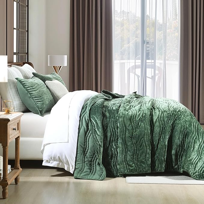 Velvet King Size Comforter Set, Luxurious King Quilt, Green Bedding Set, Soft Plush Bedspread, Lightweight for All Season,Emerald Green