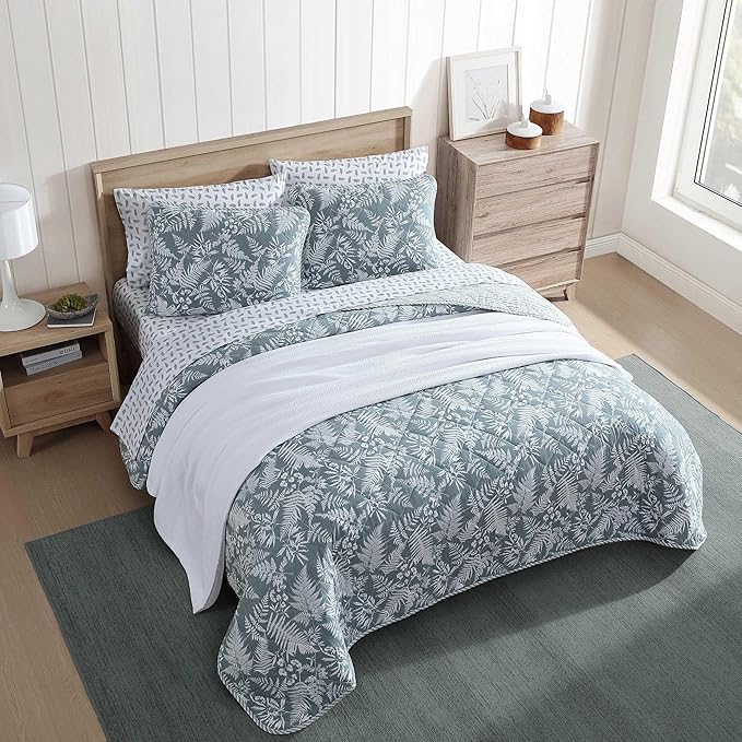 Eddie Bauer - Twin Quilt Set, Reversible Cotton Bedding with Matching Sham, Wildflower Inspired Home Decor with Stripe Reverse (Fern Garden Green, Twin)
