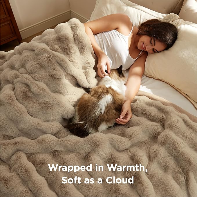 Bedsure GentleSoft Fluffy Faux Fur Blanket Twin Size, Fuzzy Soft Bubble Blanket for Couch, Faux Fur Decor for Home Living Room, Thick Furry Cozy Gifts for Women, Beige, 60x80 Inch