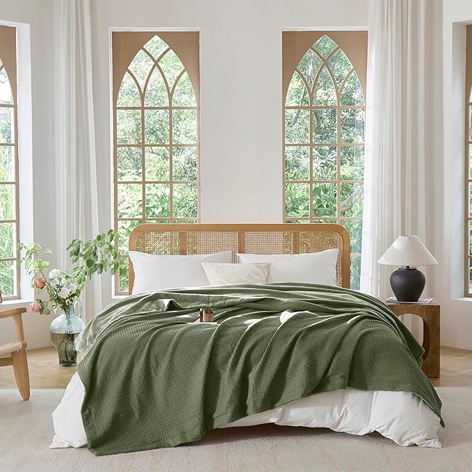 CHUFFED Cotton Waffle Blanket King Size-Plush Milk Velvet & Reversible Waffle Weave,Anti-Static 300Gsm Design，Thick Cozy Soft Winter Blanket for Bed, Couch, Sofa - Olive Green, 104x90 Inches