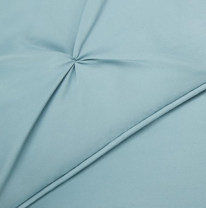 Amazon Basics Lightweight, Soft King Size Comforter Sets, All-Season Down-Alternative 3-Piece Bedding Set, Pinch Pleat Design, Spa Blue