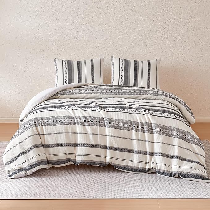 Amazon Basics Waffle Weave Microfiber 3-Piece Duvet Cover Set, Includes 1 Duvet Cover and 2 Pillow Shams, King, Grey Striped