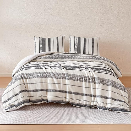 Amazon Basics Waffle Weave Microfiber 3-Piece Duvet Cover Set, Includes 1 Duvet Cover and 2 Pillow Shams, California King, Grey Striped