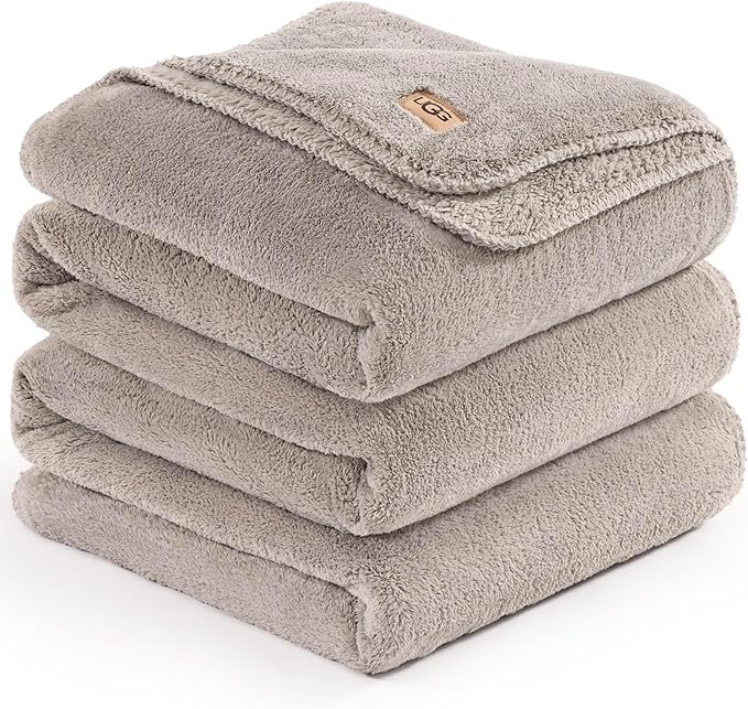 UGG Plush Cal King/King Blanket for Bed, Fleece Cozy Soft Blanket, Luxury Warm Extra Large Throw for Couch, Washable Hypoallergenic Bedding Essentials, 110" x 90", Seal Grey (Whitecap)