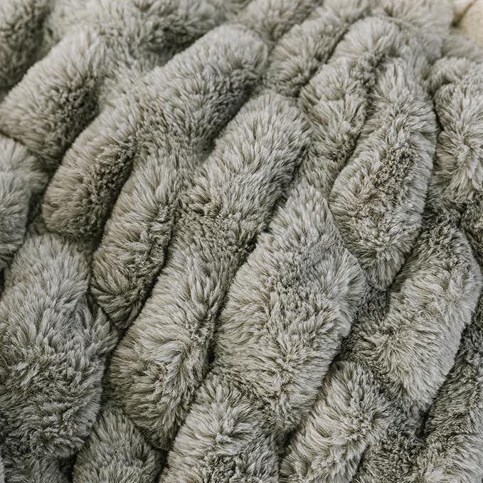Minky Designs Ash Gray Minky Blanket – Ultra Soft Faux Fur Throw Blanket for Couch, Bed & Home – Fluffy, Warm & Luxurious – Chic Collection (Medium, 50x60)