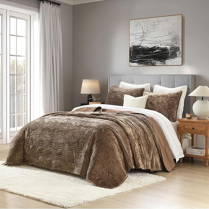 Velvet Quilt Set, Mocha Brown Velvet Quilt King Size Comforter Set, Luxury Bedding Soft Plush Bedspread, Machine Washable Coverlet, All-Season 3 Pieces