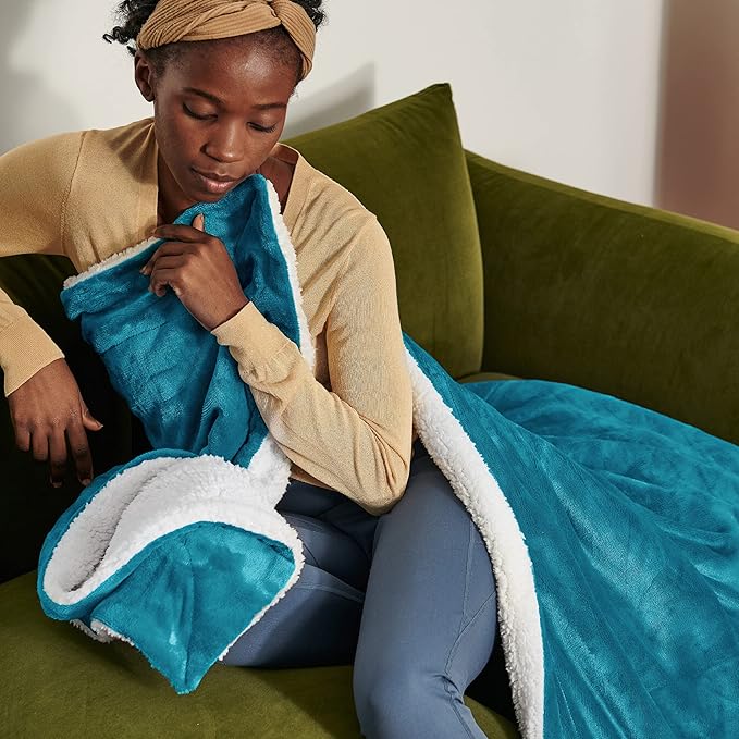 Bedsure GentleSoft Sherpa Fleece Throw Blanket for Couch - Thick and Warm Throw for Women and Men, Soft Fuzzy Plush Blanket for Winter, Teal, 50x60 Inches
