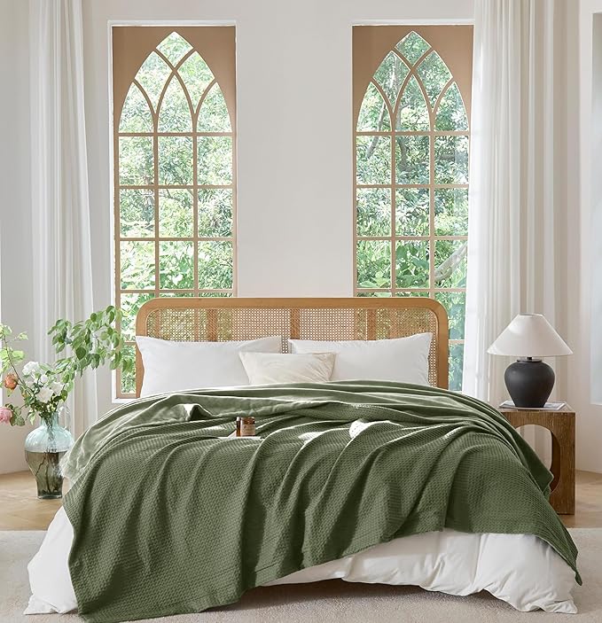 CHUFFED Cotton Waffle Blanket Queen Size - Plush Milk Velvet & Reversible Waffle Weave,Anti-Static 300Gsm Design，Thick Cozy Soft Winter Blanket for Bed, Couch, Sofa - Olive Green, 90x90 Inches