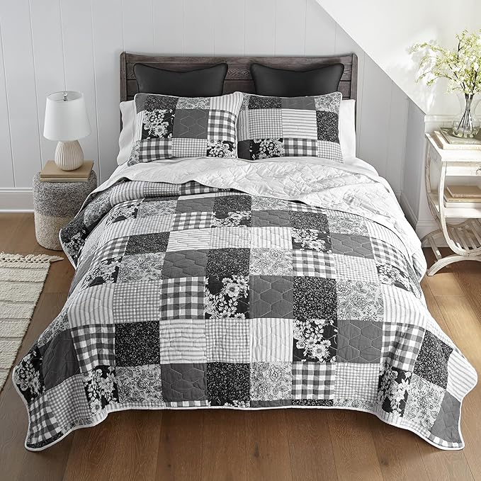 Donna Sharp Indiana Farmhouse Pieced Cotton Quilted Bedding Set - 3-Piece Queen Size Quilt Set - Includes 1 Quilt and 2 Pillow Shams - Machine Washable - Perfect for Rustic Decor