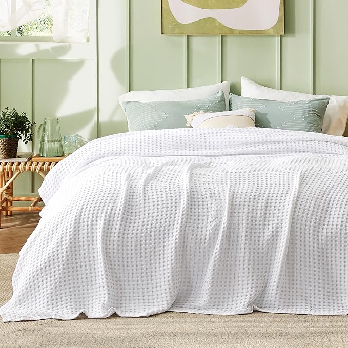 Bedsure Cooling Cotton Waffle Queen Size Blanket - Lightweight Breathable Blanket of Rayon Derived from Bamboo for Hot Sleepers, Luxury Throws for Bed, Couch and Sofa, White, 90x90 Inches
