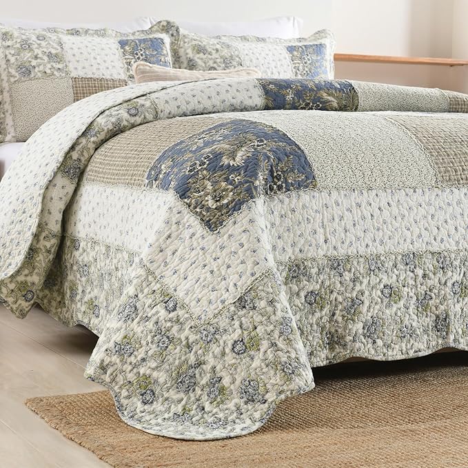 Yvooxny Quilt Set King Size Reversible Country Farmhouse Floral Real Patchwork Quilted Bedspread 3-Piece Quilt Set with Pillowcases with Ruffles for All Seasons, 96 x 108 Inches