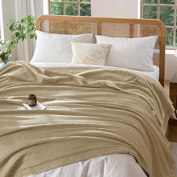 CHUFFED Cotton Waffle Blanket Queen Size - Plush Milk Velvet & Reversible Waffle Weave,Anti-Static 300Gsm Design，Thick Cozy Soft Winter Blanket for Bed, Couch, Sofa - Khaki, 90x90 Inches