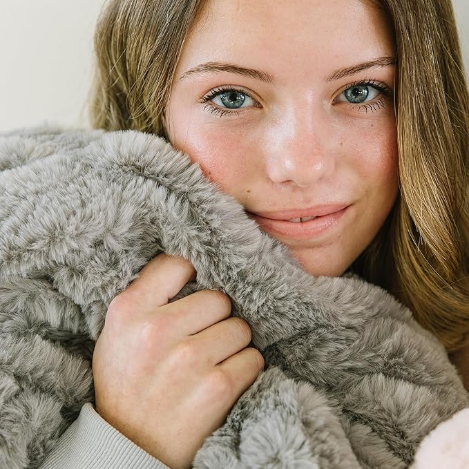 Minky Designs Ash Gray Minky Blanket – Ultra Soft Faux Fur Throw Blanket for Couch, Bed & Home – Fluffy, Warm & Luxurious – Chic Collection (Medium, 50x60)
