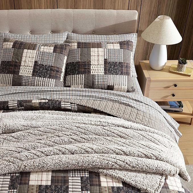 Eddie Bauer - Queen Quilt Set, Naturally Soft Cotton Bedding w/a Lightweight Feel for All-Year Comfort, Reversible w/Matching Pillowcases, 3 Piece Bed Set (Antique Brown)