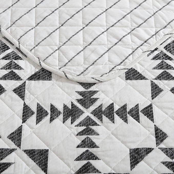 Eddie Bauer - Twin Quilt Set, Reversible Cotton Bedding with Matching Sham, Luxurious Bedding Set (Arrowhead Charcoal, Twin)