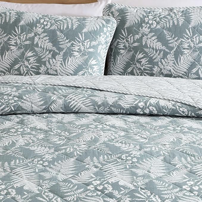 Eddie Bauer - Twin Quilt Set, Reversible Cotton Bedding with Matching Sham, Wildflower Inspired Home Decor with Stripe Reverse (Fern Garden Green, Twin)